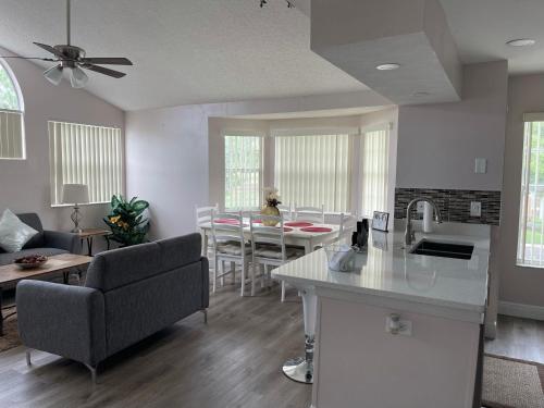 Spectacular Luxury Apartment close Disney - image 7