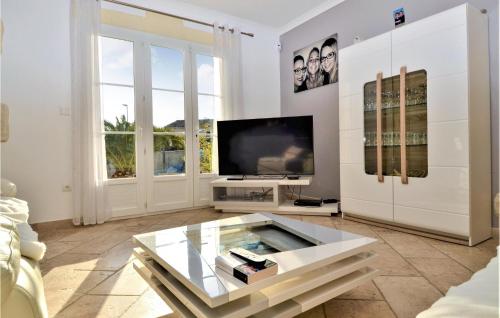 Stunning Home In Jonquière Saint Vincen (Stunning Home In Jonquiere Saint Vincen) in Comps ciems