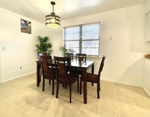 Private room near downtown in Plano