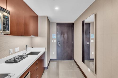 VDARA Beautiful suite on 22nd FLR Free Valet parking, Las Vegas (photo 10)