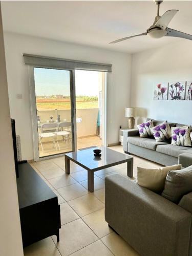 Stunning Spacious 2-Bed Apartment in Liopetri