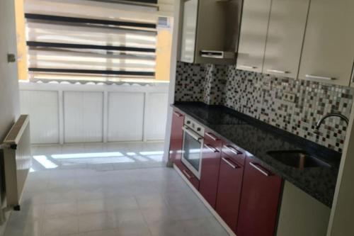 Alanya Merkezde full eşyalı Denize 50mt 3+1 daire