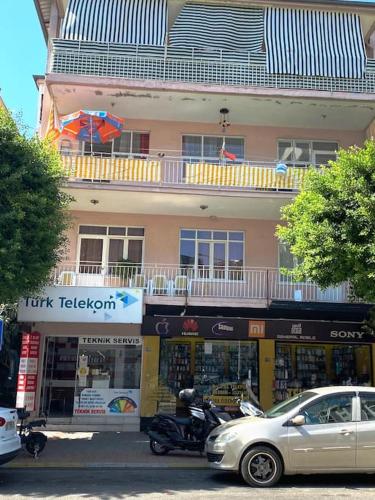 Alanya Merkezde full eşyalı Denize 50mt 3+1 daire