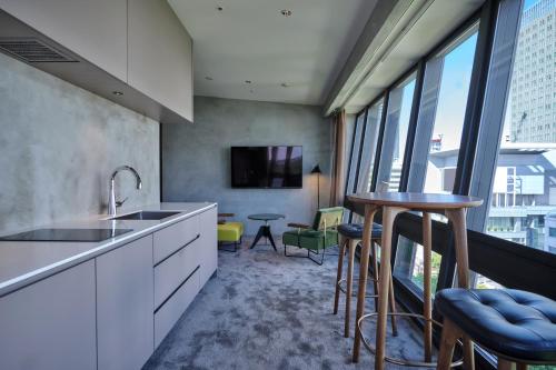 Corner Suite with Park View