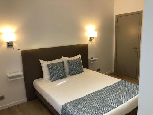 Shelter-rooms Room Type - Double or Twin Room