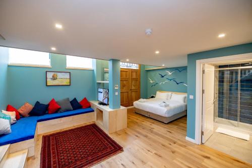 room detail thumbnail 1