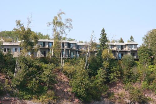 Cliff Dweller on Lake Superior - 출입구