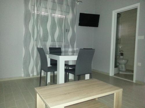 Beachside Apartments Znjan - image 8