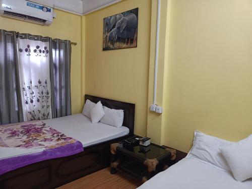 1 queen bed, 1 twin bed
