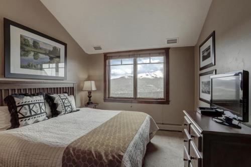 Crystal Peak Lodge 4 Bedroom Ski In, Ski Out Slopeside Condo At The Base Of Peak 7 in Breckenridge (CO)