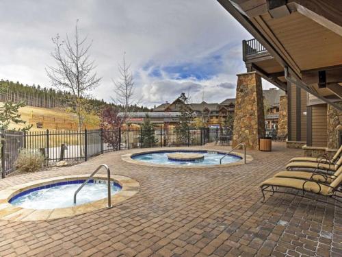 Piscina, Crystal Peak Lodge 4 Bedroom Ski In, Ski Out Slopeside Condo At The Base Of Peak 7 in Breckenridge (CO)