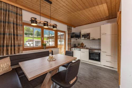 Apartment with Mountain View