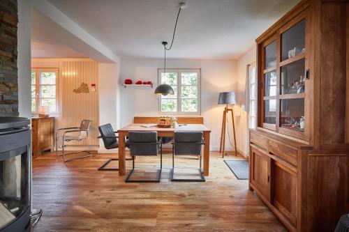 Ferienhaus Asten-Lodge in เลนเนแพลตเซอ