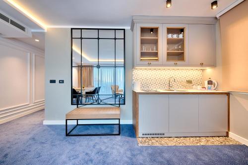 Dapur, Kalamper Hotel & Spa in Bar