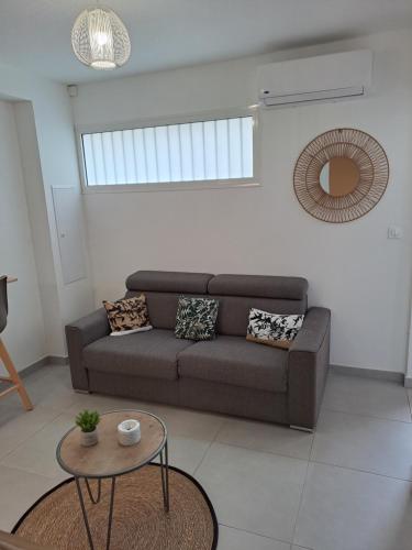 Appartement Cosy, T2 Situé en Centre ville de Saint-Pierre 2
