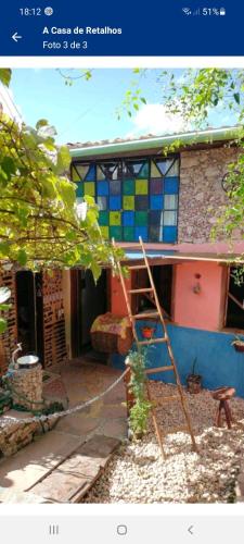 CASA DE RETALHOS Boutique Albergue, casaril histórico, com 5 suítes individuais e cozinha coletiva, no coração da vila de Igatu-Ba, que preserva fortes traços culturais da época do garimpo, venha viver uma experiência única!