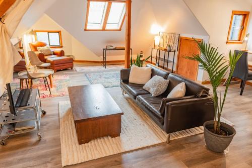 Gorgeous 1Br Attic Space - Walk To Cafes & Shops, Seattle