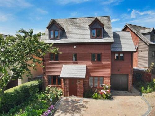 Bewdley House - 5 Bedroom 3.5 Bathroom House - Free Parking, Private Garden, Super-Fast Wifi and Smart TVs by Yoko Property gîte à louer M1 motorway, Junction 14