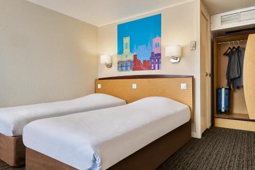 2 twin beds