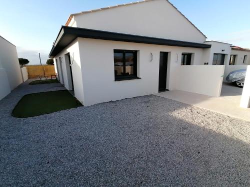 Studio BLEU, Neuf, classé 3 étoiles, Clim, Wifi, Lave-linge, Lit King Size, au calme et à 800m des plages de Valras Plage, Sérignan (fotografie 9)