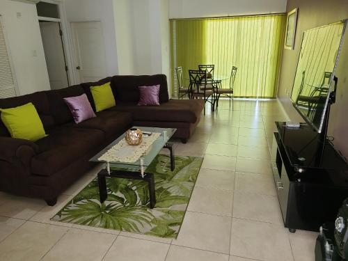 New Kingston Luxurious Secure Condo