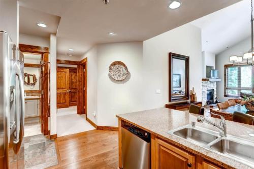 Luxury 2 Bedroom Ski In, Ski Out Mountain Vacation Rental Just Steps From The Snowflake Ski Lift In Breckenridge in Breckenridge, USA