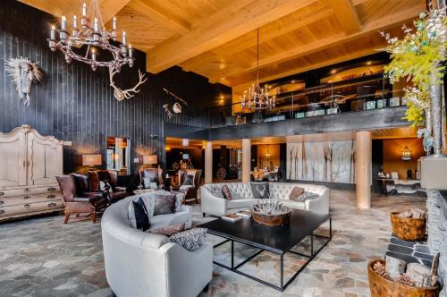 Luxury 2 Bedroom Ski In, Ski Out Mountain Vacation Rental Just Steps From The Snowflake Ski Lift In Breckenridge in Breckenridge, USA