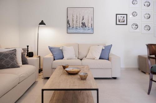 Walnut House - Peaceful Private Garden, Alepou (fotografie 2)