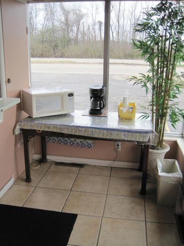 Royal Relax Inn in Fairmont City, USA