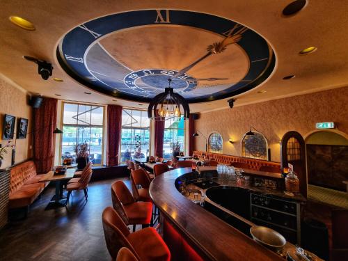 Bar/lounge, Hotel en prive-wellness De Nieuwe Doelen in Middelburg