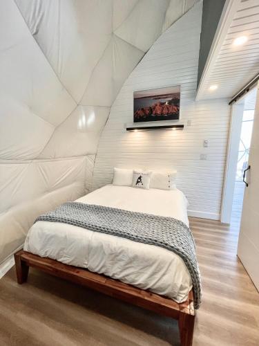 Geodome water view stay on Grand Manan Island in North Head (NB)