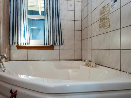 Four-Bedroom Holiday home in Fanø 9 - image 3