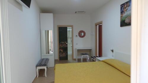 One-Bedroom Apartment image 4