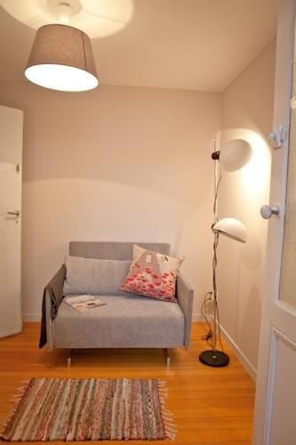 1 queen bed, 1 sofa bed