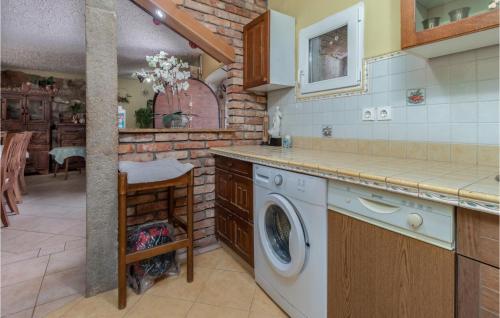 Gorgeous Apartment In Grizane With Kitchen