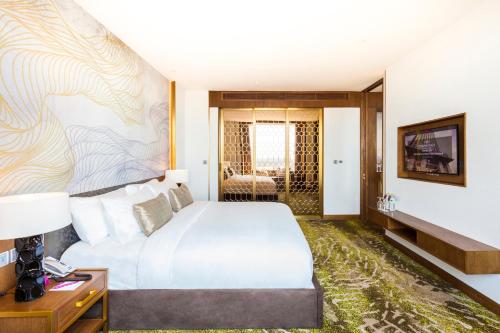 399037627 Crowne Plaza Vientiane by IHG