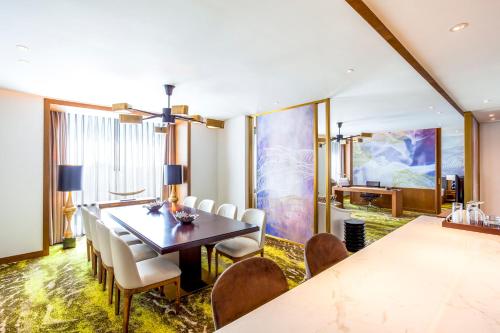 399037631 Crowne Plaza Vientiane by IHG