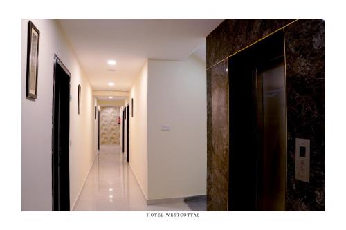 ล็อบบี้, WestCottas Hotel in ชลันธระ