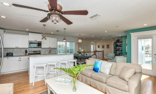 Gulf View Beach House by AMI Locals - image 12