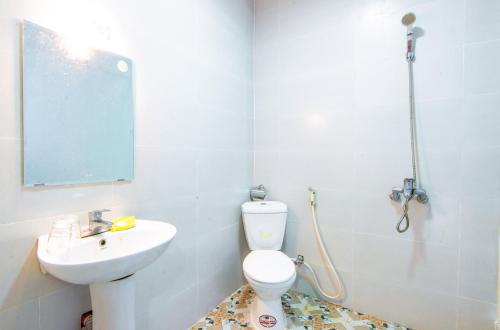 Bathroom, Ven suoi Hotel in Hoa Hiep Bac