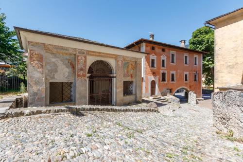 Apkārtne, Taverna La Fenice - Il Comò della Civetta - Bernina Express (Taverna La Fenice - Il Como della Civetta - Bernina Express) in Villa di Tirano