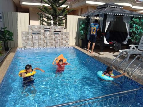 Cassa Dinies private pool Rantau Panjang in Rantau Panjang