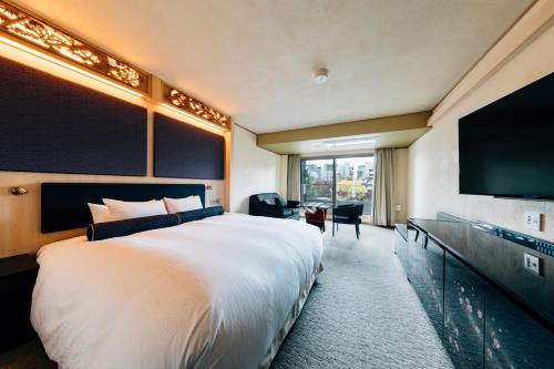 Deluxe Double Room with River View