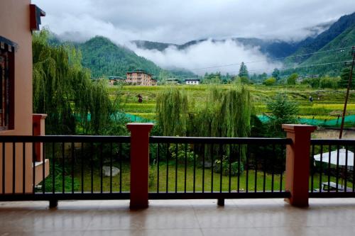 Γύρω περιβάλλον, Taktsang Village Resort in Drugyel Dzong