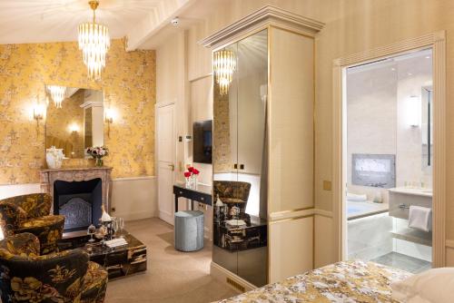 room detail thumbnail 1