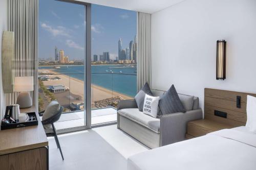 Tweepersoonskamer met 1 of 2 bedden, premium, uitzicht op het zwembad, uitzicht op zee