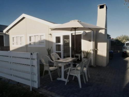 Ons Strandhuisie N5 in Pearly Beach in Pearly Beach