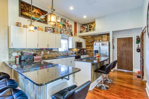 Great Location-5 Bd/3 Ba-Near Expo/UL/Fair/YUM/Zoo in Louisville, USA