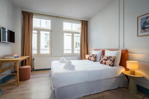 SHWAY - The Saffron Dress, Antwerpen