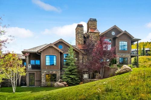 4 Bedroom Ski In, Ski Out Luxury Residence Located Directly On Fanny Hill In Snowmass in Aspen, USA
